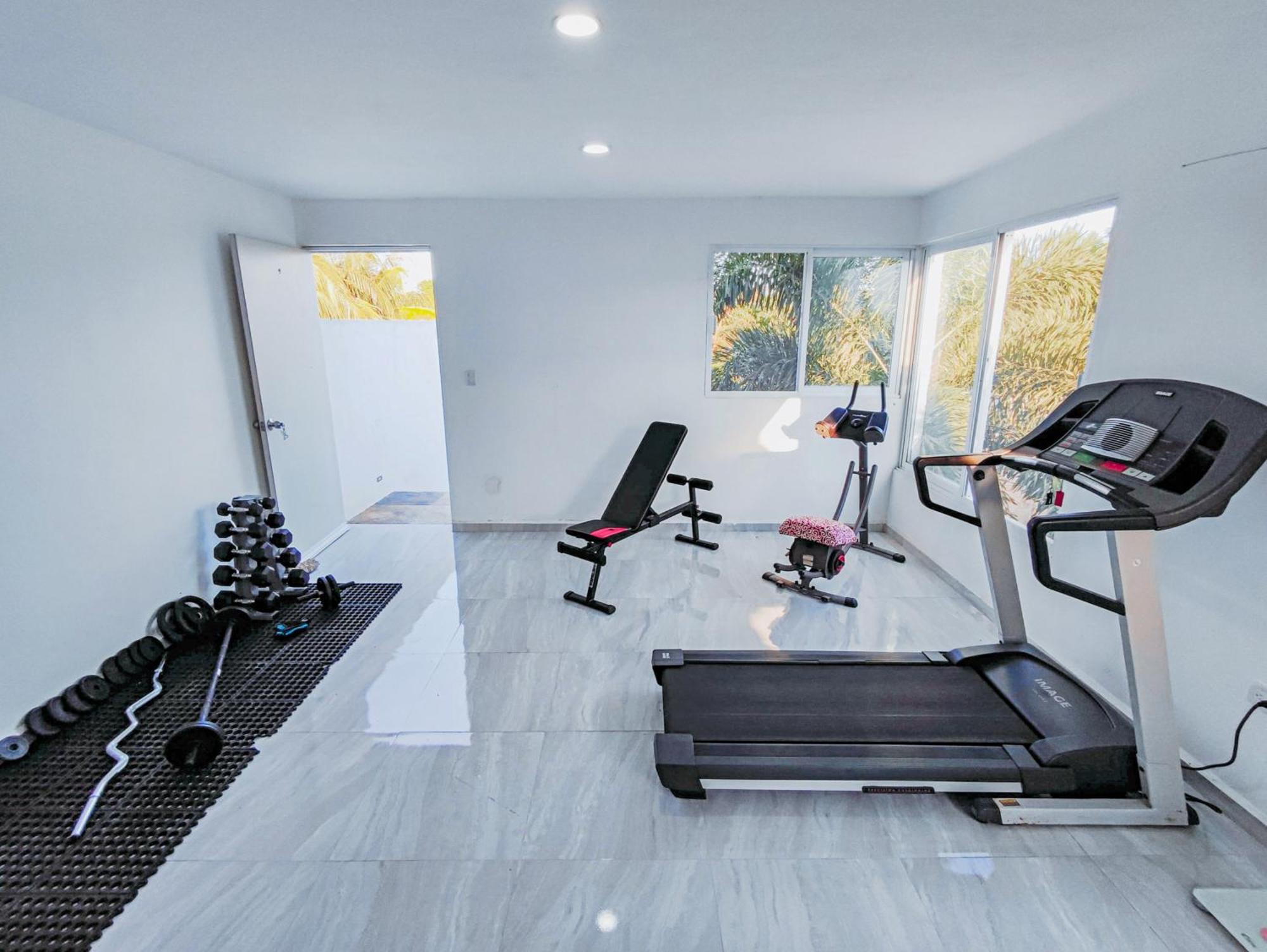 Villa Moderna Con Alberca, Gimnasio Y Cochera Mérida Buitenkant foto